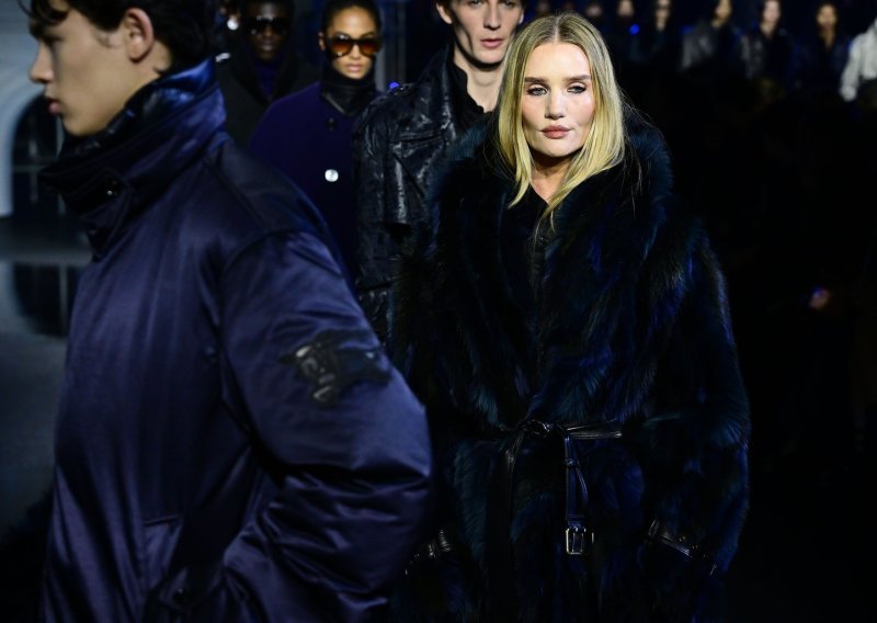 Jedna od najljepših žena izgleda neprepoznatljivo: Njezino 'novo' lice sve je šokiralo