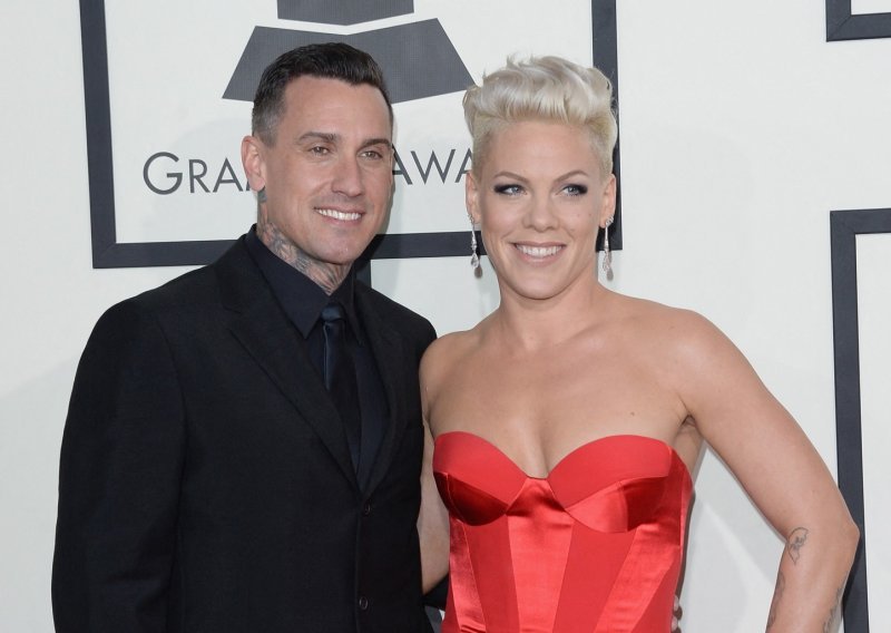 Pink oštro demantirala glasine o razlazu sa suprugom nakon 20 godina braka