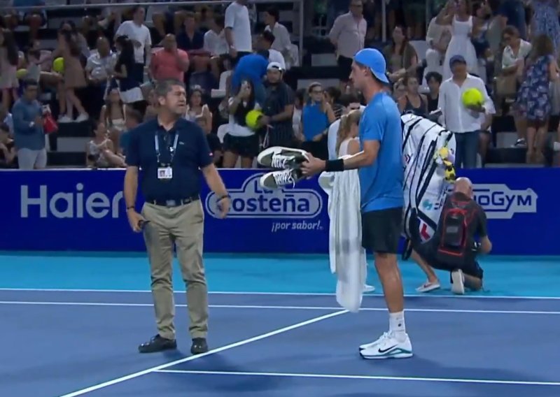 Pogledajte bizaran kraj meča. Srbin do pobjede došao kaznenim poenom, protivniku ništa nije bilo jasno