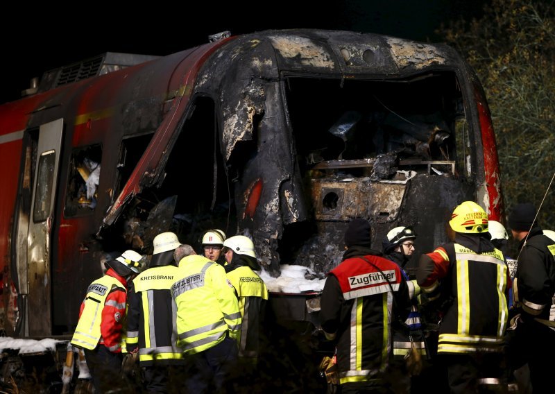 Njemačka: Vlak udario u kamion, najmanje jedna osoba poginula