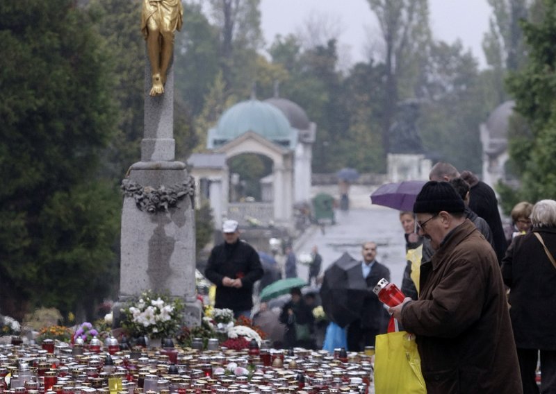 Croatians observe All Saints' Day by visiting cemeteries