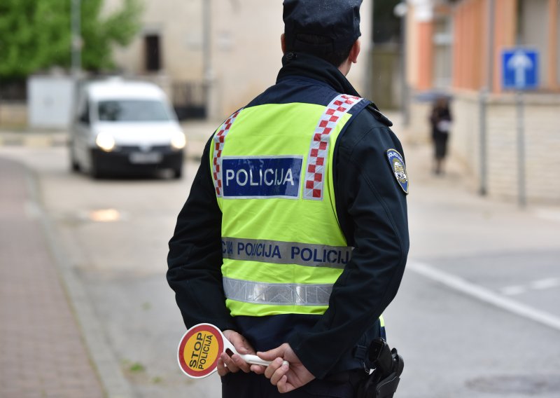 Uhićen muškarac za kojim je bila raspisana potraga: Pijan je vozio pod zabranom