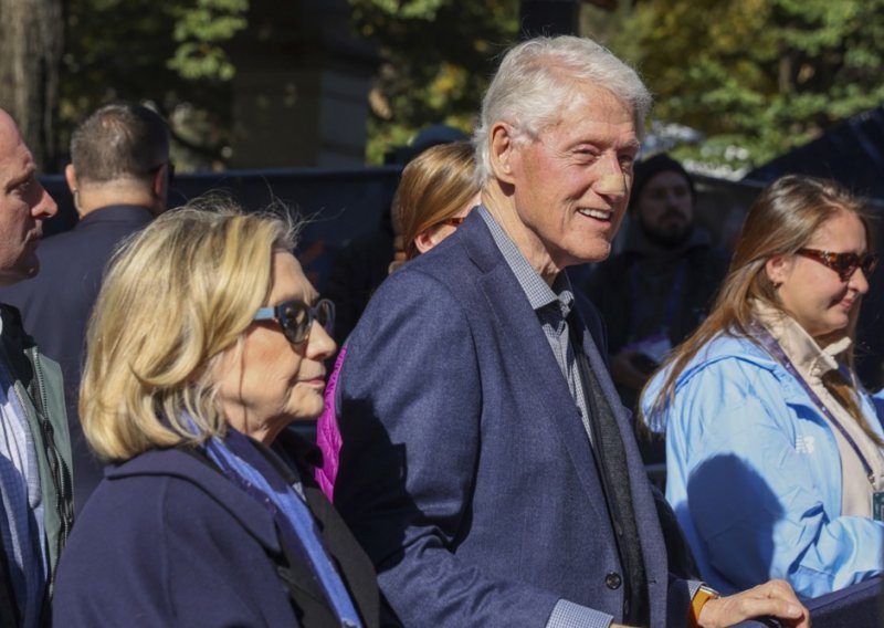 Bill Clinton pod prisegom o Epsteinu: 'Davno je to bilo...'