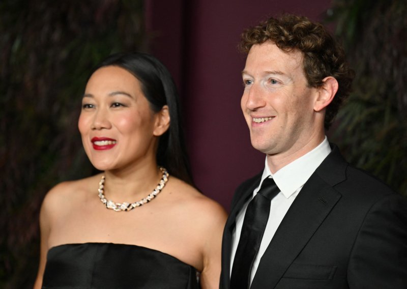 Mark Zuckerberg poput Jeffa Bezosa: Iznenadio pojavom na reviji, ali i modnim zaokretom