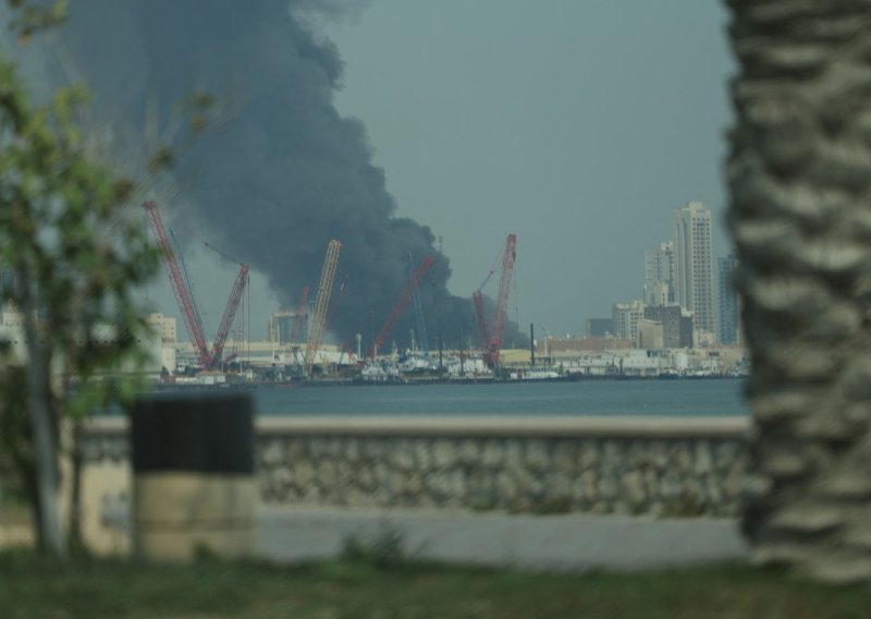 Raketni udar na američku Petu flotu! Pogledajte snimke