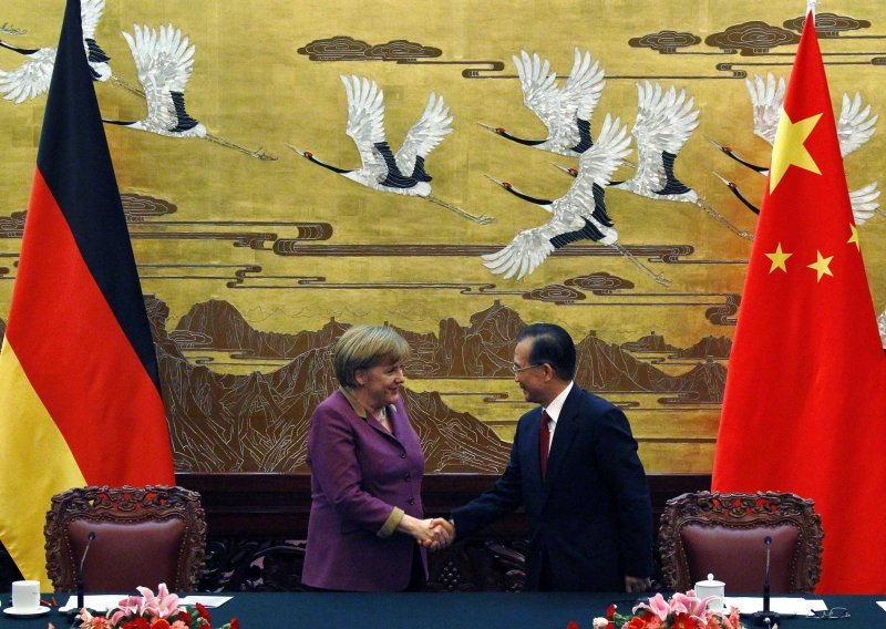 Hoće li Merkel od Kine iskamčiti spas eurozone?