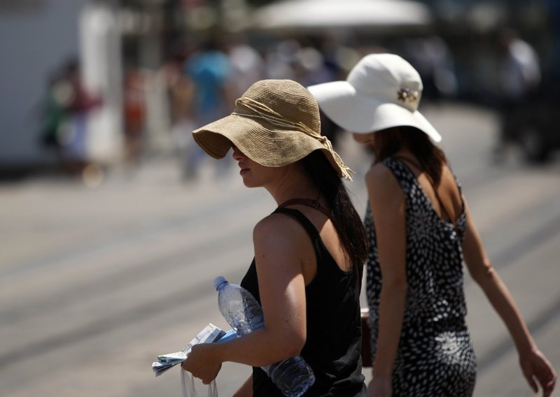 Zbog vrućina trostruko više intervencija Hitne pomoći na Jadranu