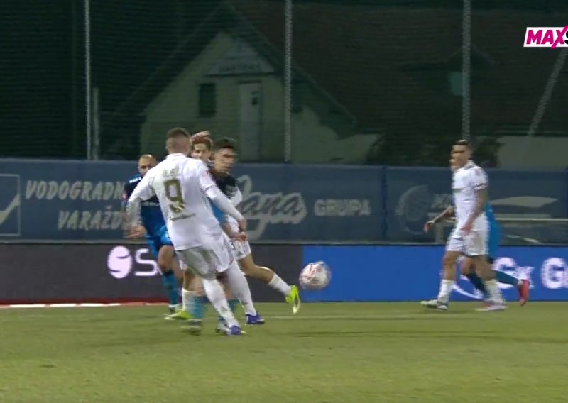 Pogledajte crveni karton za igrača Varaždina protiv Hajduka: 'Dobio je po ušima'