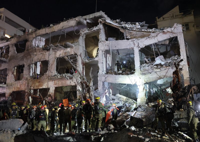 FOTO/VIDEO Izrael pokrenuo novi val napada na Iran; Teheran projektilima zasuo Tel Aviv, pogođen i svjetski poznat Burj Al Arab