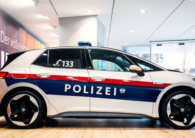 Evo zašto je austrijska policija odustala od električnih automobila, razočarao ih i Porsche Taycan