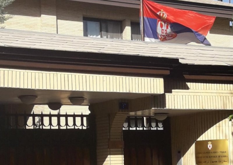 Pogođena srpska ambasada u Teheranu