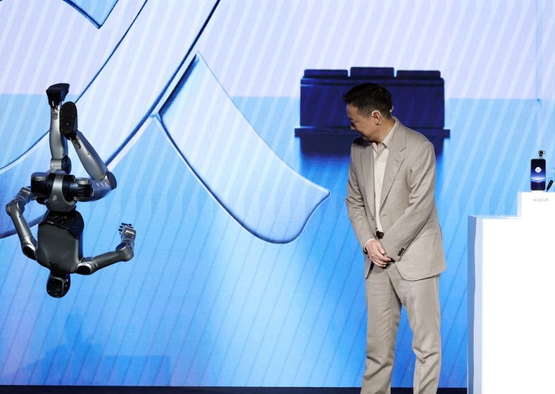 Savitljive konzole, robotski telefoni i AI uređaji obilježili početak sajma u Barceloni