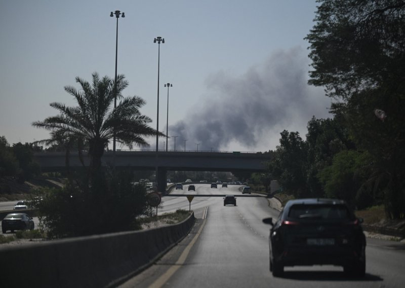 VIDEO Crni dim iznad američke ambasade u Kuvajtu, izdano upozorenje