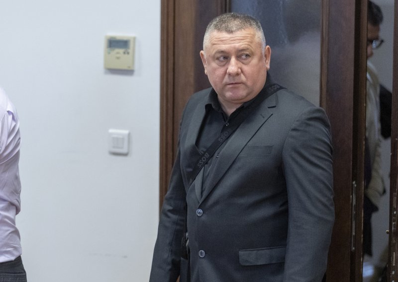 Policajac na suđenju Dekaniću: Pijani župan napravio je dar-mar