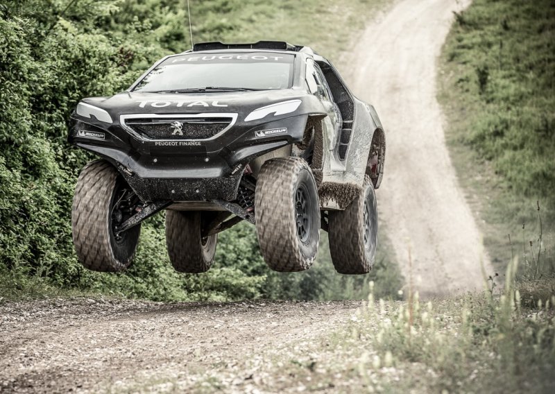 Želimo serijski Peugeot 2008 DKR - odmah!