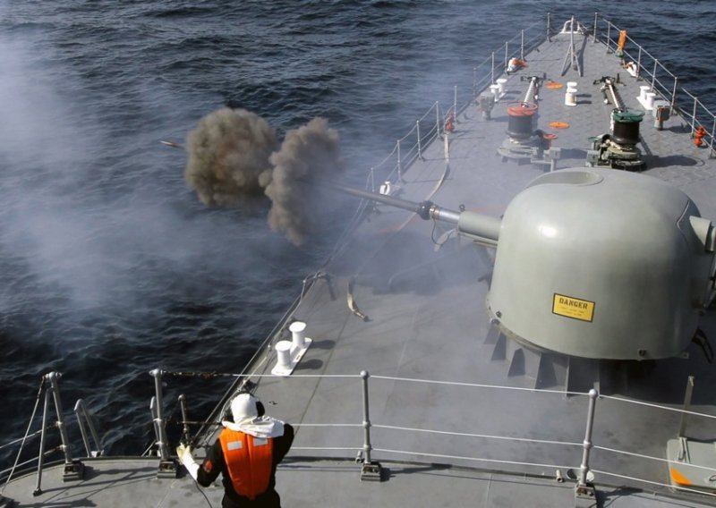 Raste broj ubijenih američkih vojnika: Zatvoren Hormuški tjesnac, nove eksplozije u Teheranu