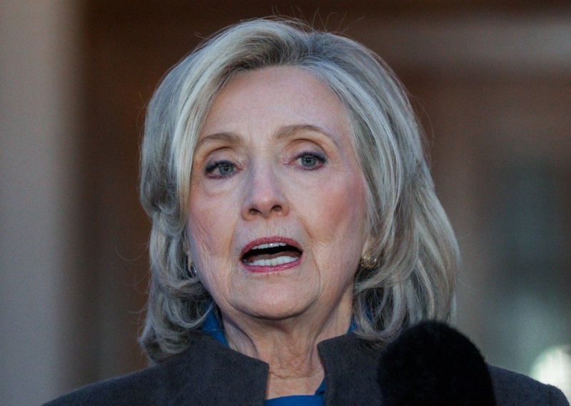 VIDEO Hillary Clinton poludjela na ispitivanju o Epsteinu, lupila šakom o stol: 'Gotova sam'