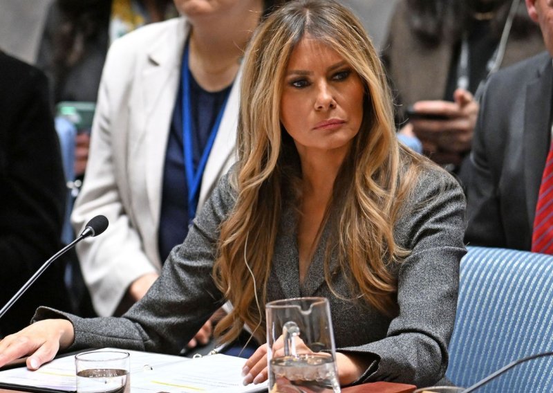 Melania Trump ispisala povijest u elegantnom Diorovom kompletu bez ijednog suvišnog detalja