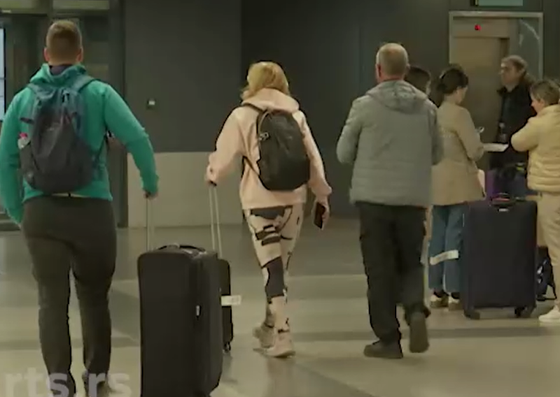 Prvi avion iz Dubaija sletio u Beograd, evakuirano 200 srbijanskih državljana