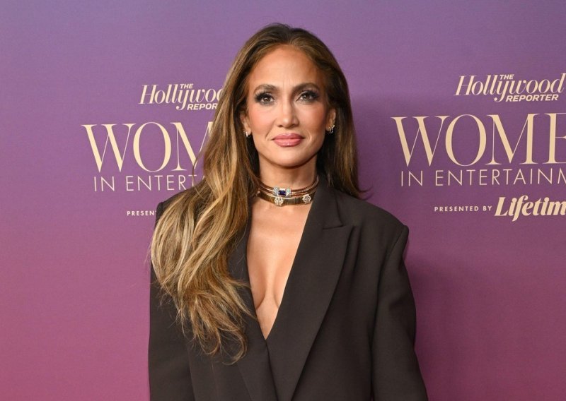 J.Lo pokazala proljetni stajling koji pegla svaku figuru, a Hrvatice će ga rado prigrliti