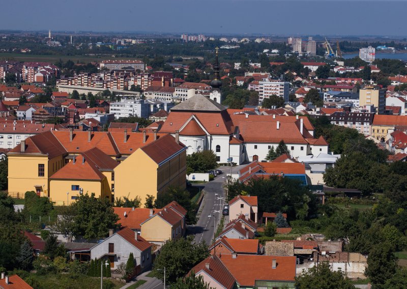 Gasi se vukovarska tvornica obuće: Stotinjak radnica na ulicu, proizvodnja u Bugarsku
