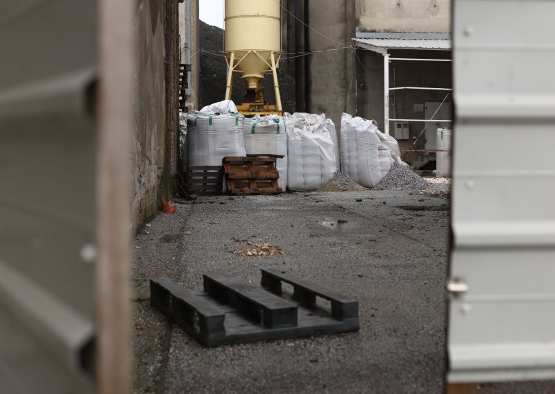 U Gospiću je 3500 tona opasnog otpada: Objavljen natječaj za njegovo uklanjanje