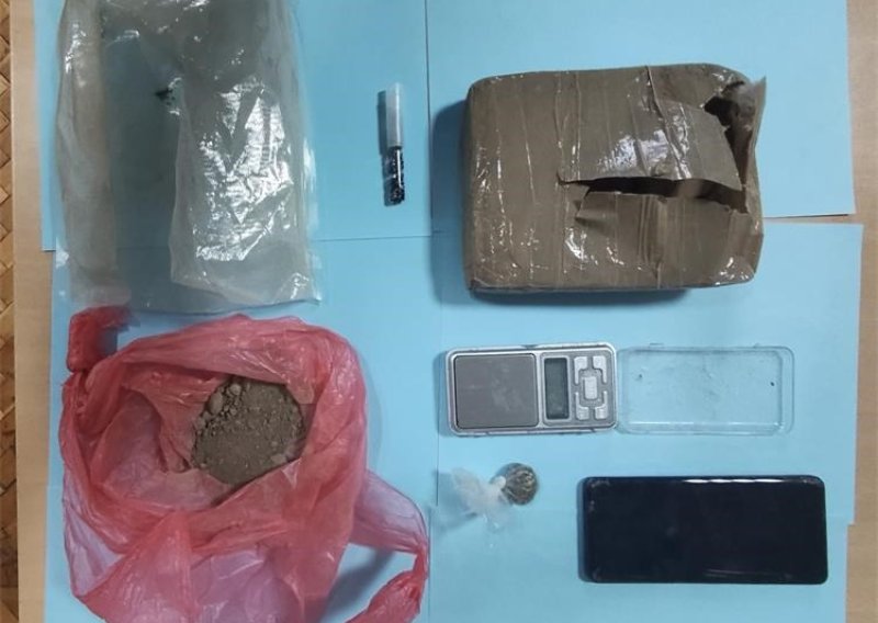Splitska policija zaplijenila heroin: Ušli u stan osobe za kojom je raspisana tjeralica