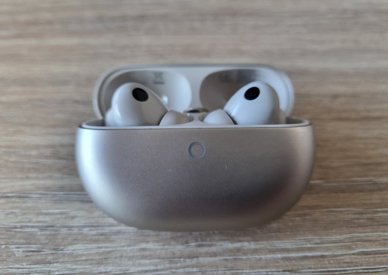 Zvuče dobro, ne cure iz ušiju i ne kompliciraju: Isprobali smo Huawei Freebuds Pro 5