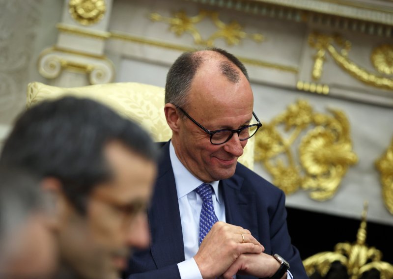 Trump obasuo Merza komplimentima: Izvrstan vođa, za razliku od Merkel