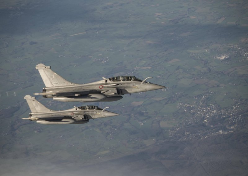 Francuska poslala svoje moćne avione u Emirate: Uključuju li se u sukob?