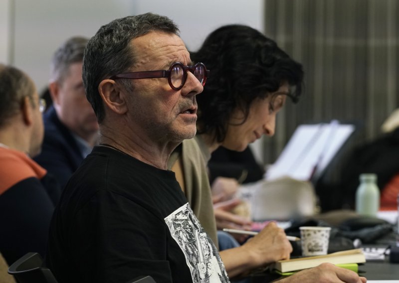 Krešimir Dolenčić postavlja mjuzikl o generaciji koju su oblikovali rat i tranzicija inspiriran pjesmama Prljavog kazališta