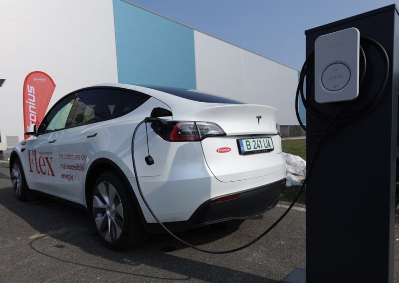 Želite vozilo na 'alternativni pogon'? Prijavite se fondu za okoliš