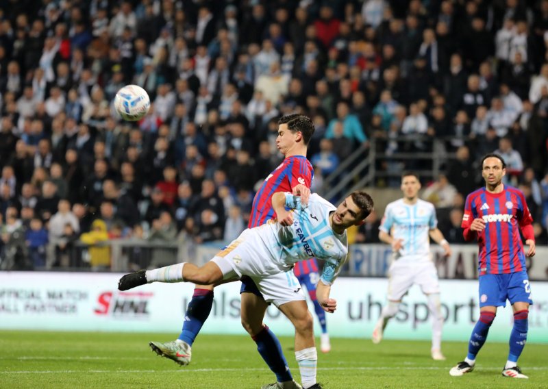 Čekamo početak Jadranskog derbija Rijeke i Hajduka; stigli su sastavi