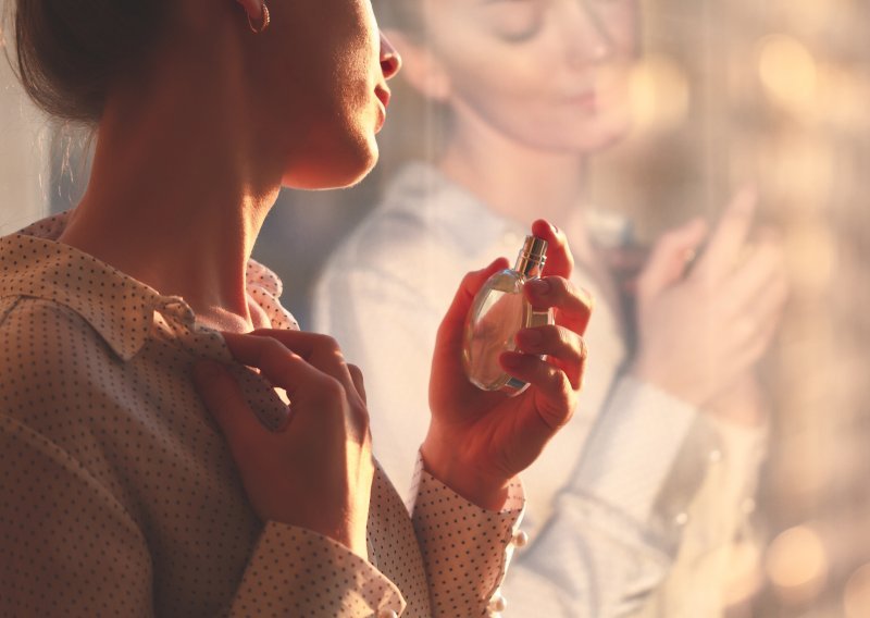 Kvare li se parfemi? Stručnjak otkriva koliko dugo traju i zašto ih vlaga u kupaonici uništava