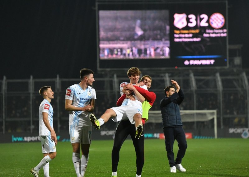 Pogledajte što su igrači Rijeke napravili kada je Rukavina ušao u svlačionicu, ali i njegovu reakciju