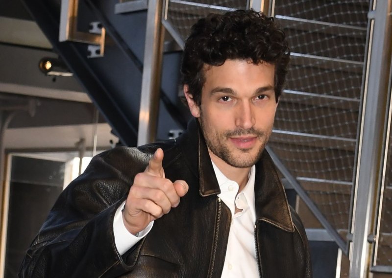 On je najzgodniji muškarac Hollywooda: Zahvaljujući ulozi JFK Jr. svi su ludi za njim