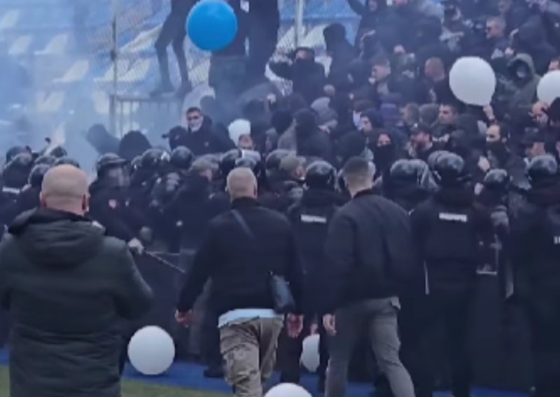 Nogomet ovo ne pamti: Utakmica Crvene zvezde prekinuta u 1. minuti zbog kaosa na tribini