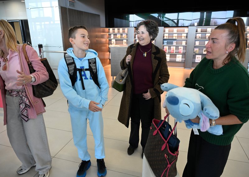 VIDEO Stigao zrakoplov s Hrvatima iz Dubaija: 'Uz tatu junaka, nisam se bojao'