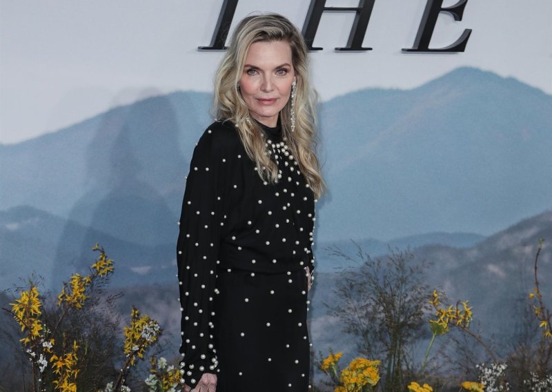 Nitko joj ne bi dao 67: Michelle Pfeiffer zablistala u biserima od glave do pete