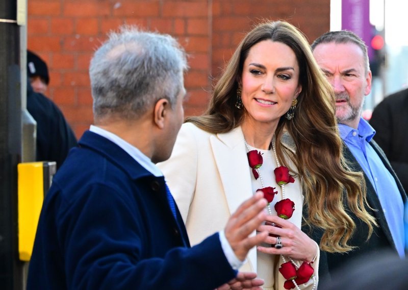 Poklon koji čuva godinama: Kate Middleton nosila naušnice za 50 eura