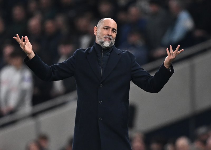 Navijači Spursa 'pokopali' Tudora već na poluvremenu. 'Najgori trener kojeg sam ikad vidio', 'Tko je ovog doveo?'