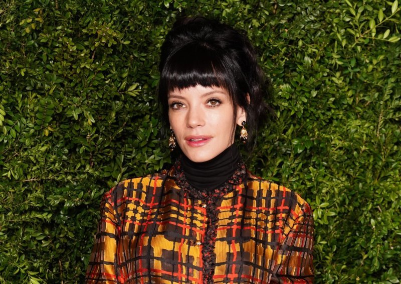 Lily Allen dokaze suprugove nevjere pretvorila u haljinu i 'zapalila' internet