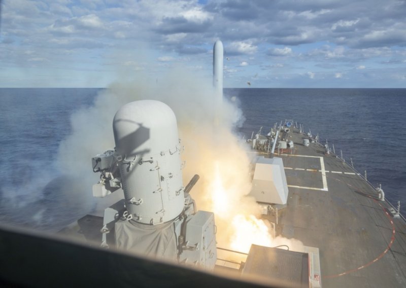 U Bijeloj kući hitan sastanak s čelnicima obrambene industrije: Zalihe streljiva su pri kraju