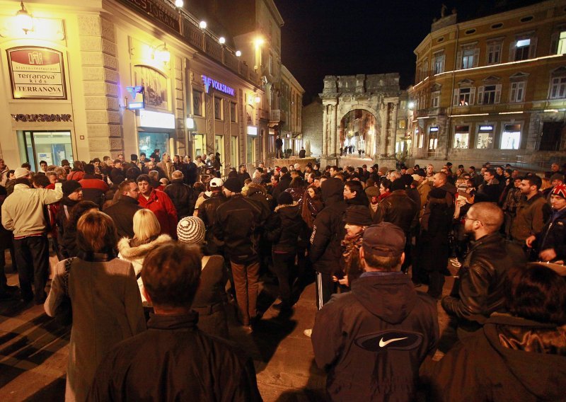 Tristotinjak prosvjednika u Puli