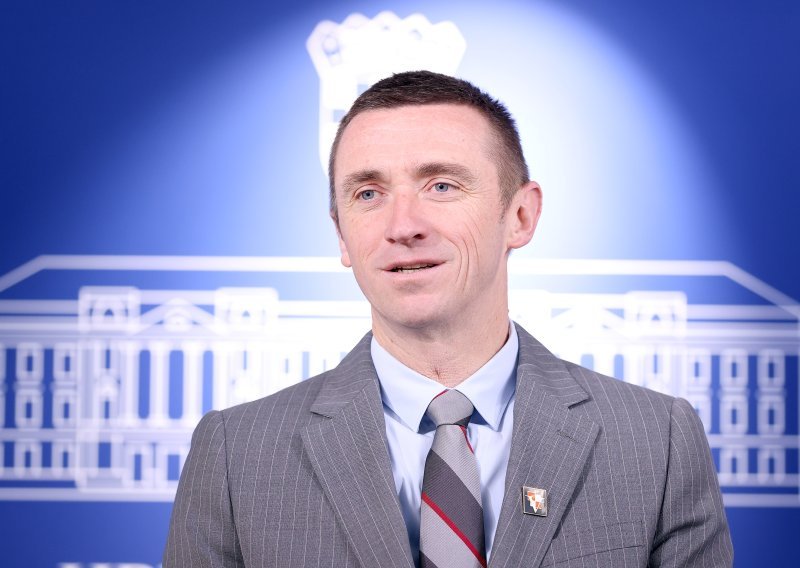 Penava dao podršku ministru Šušnjaru: 'Nuklearna energija danas nije luksuz nego nužnost'