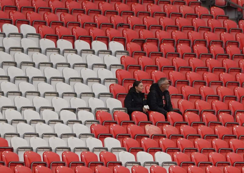 Navijači u nevjerici zbog stadiona na kojem igra Hrvatska: 'Sramota, teren se ne vidi'