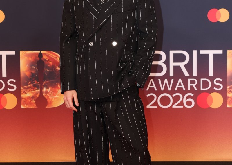 Društvene mreže gore: Je li Harry Styles ‘posudio’ 'Lutku' benda S.A.R.S.?