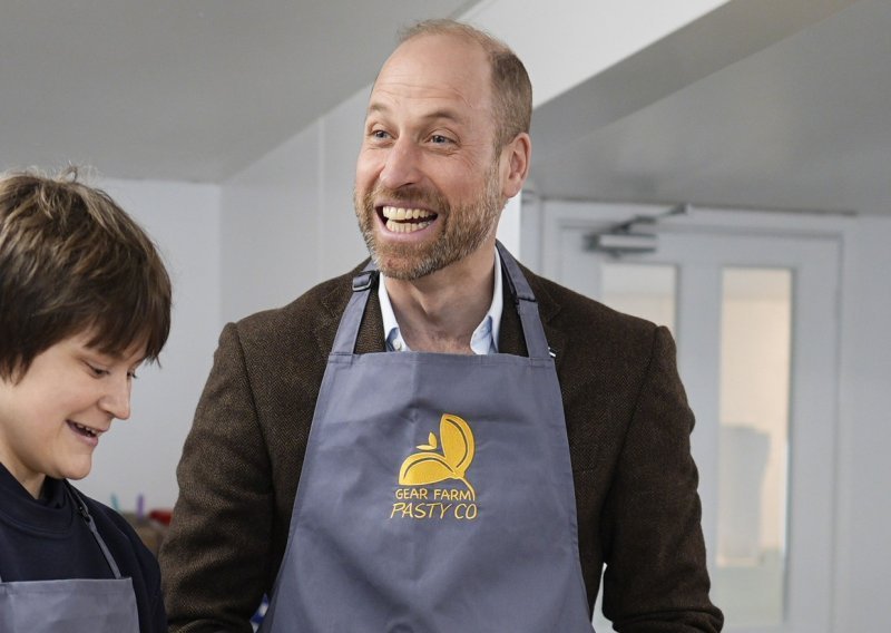 Princ William zasukao rukave: radio u pekarnici pa ponio pite za Kate i djecu