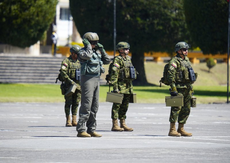 VIDEO 'Potpuno istrebljenje': SAD i Ekvador bombardirali kamp kolumbijske kriminalne skupine