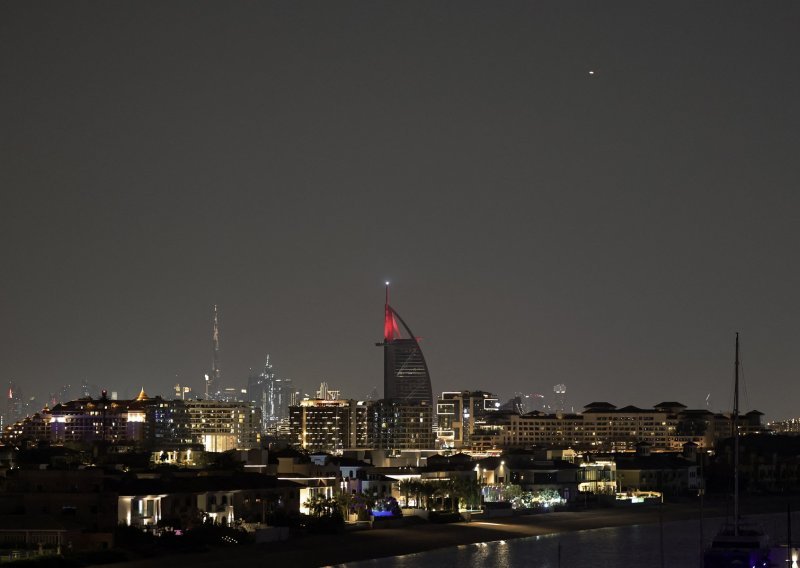 Novi iranski napadi potresli zaljevske zemlje, u Dubaiju poginuo radnik
